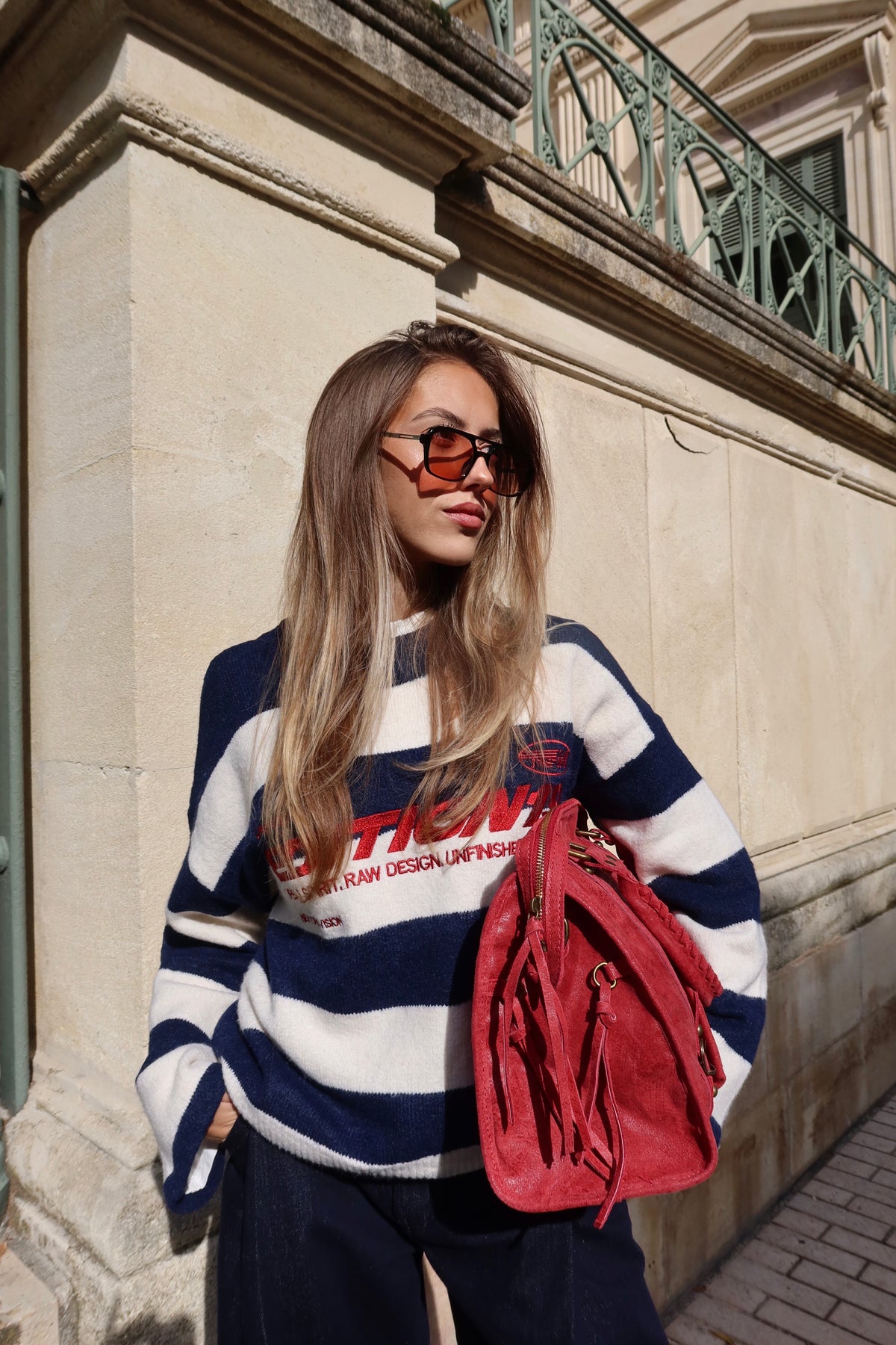Pull à rayures avec broderie