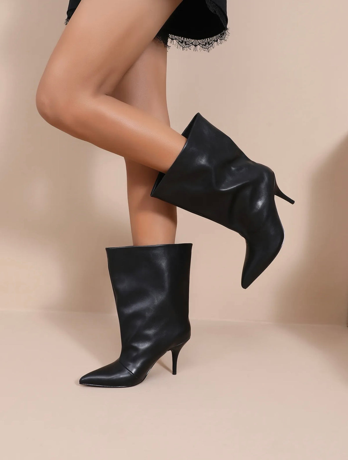Bottines Olympe – Noires à talon aiguille, tige évasée