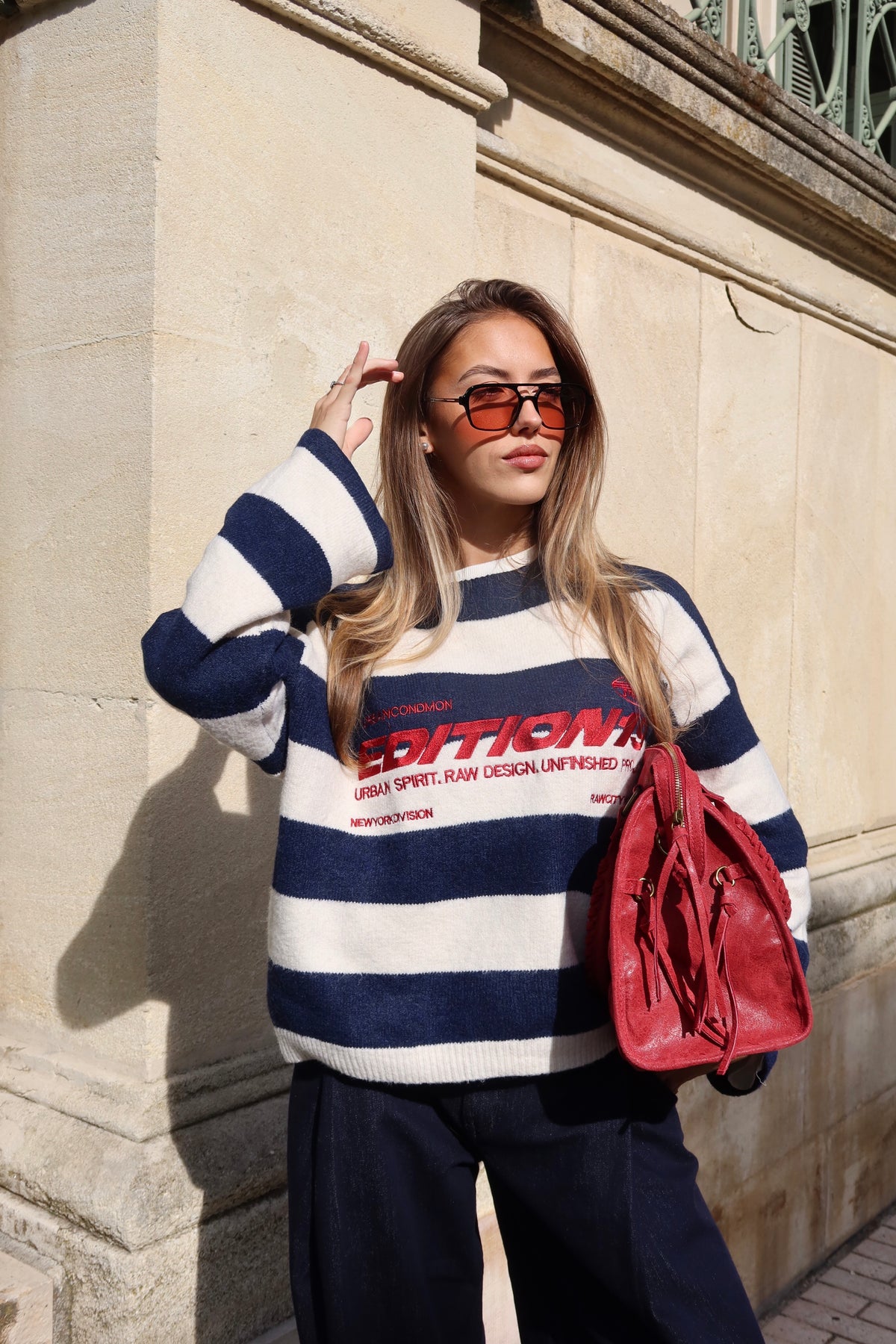 Pull à rayures avec broderie